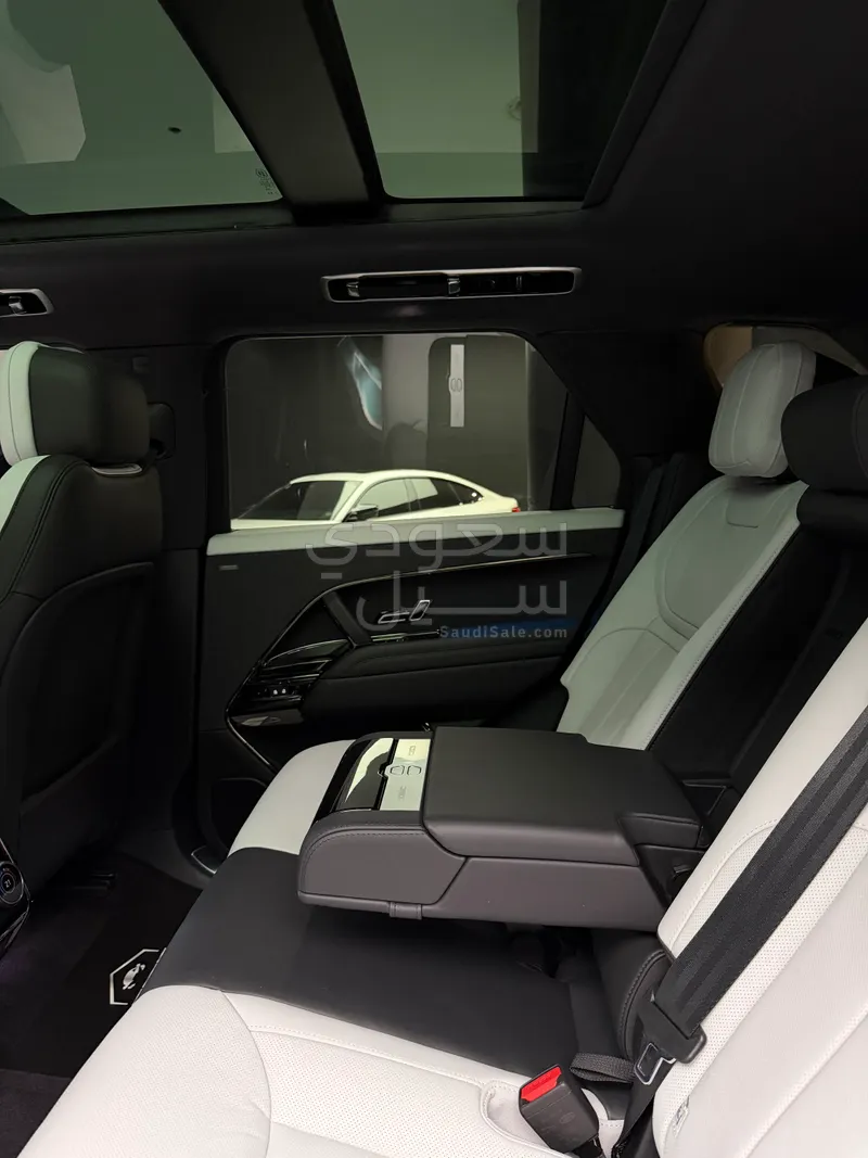 2025 لاند روفر رينج روفر سبورت اتش اس اي