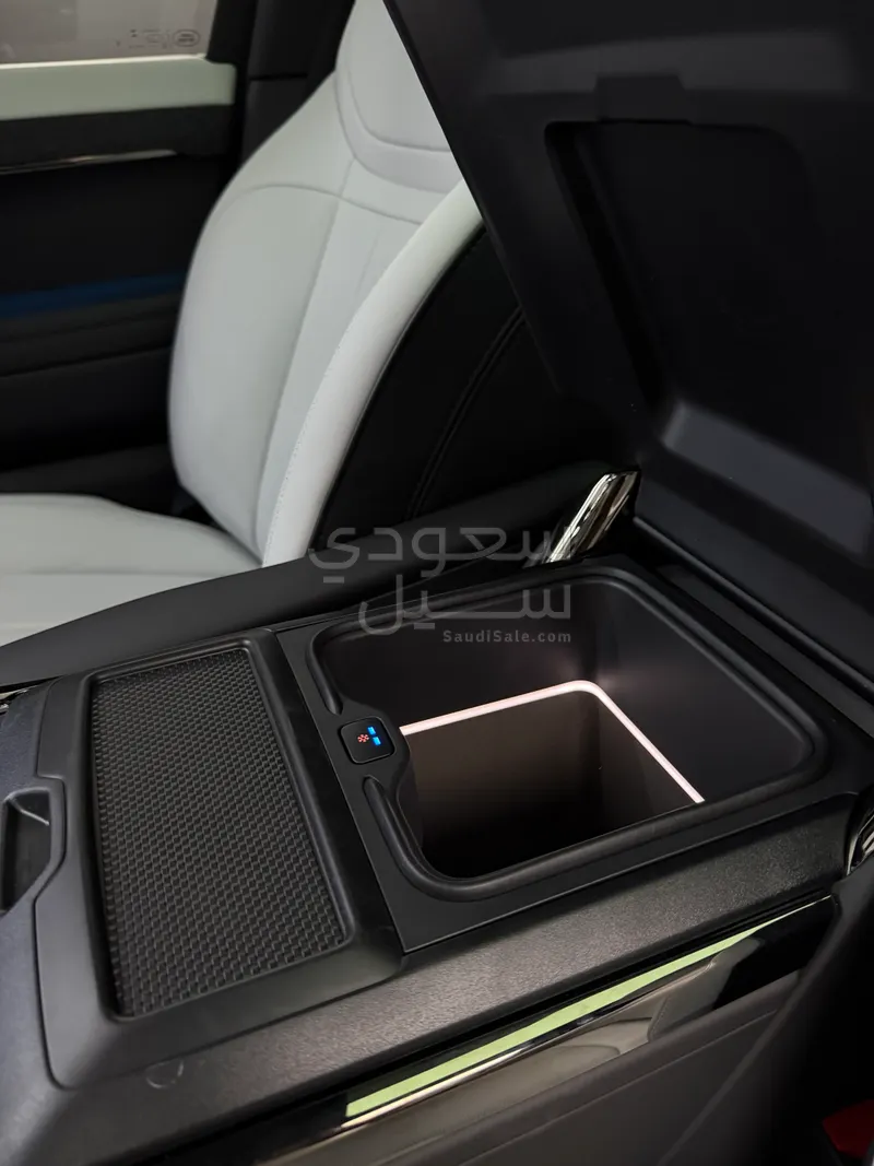 2025 لاند روفر رينج روفر سبورت اتش اس اي