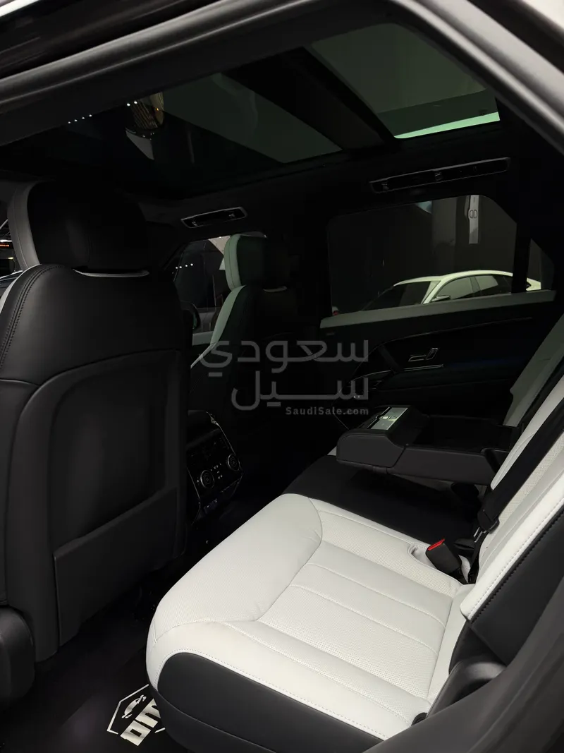 2025 لاند روفر رينج روفر سبورت اتش اس اي