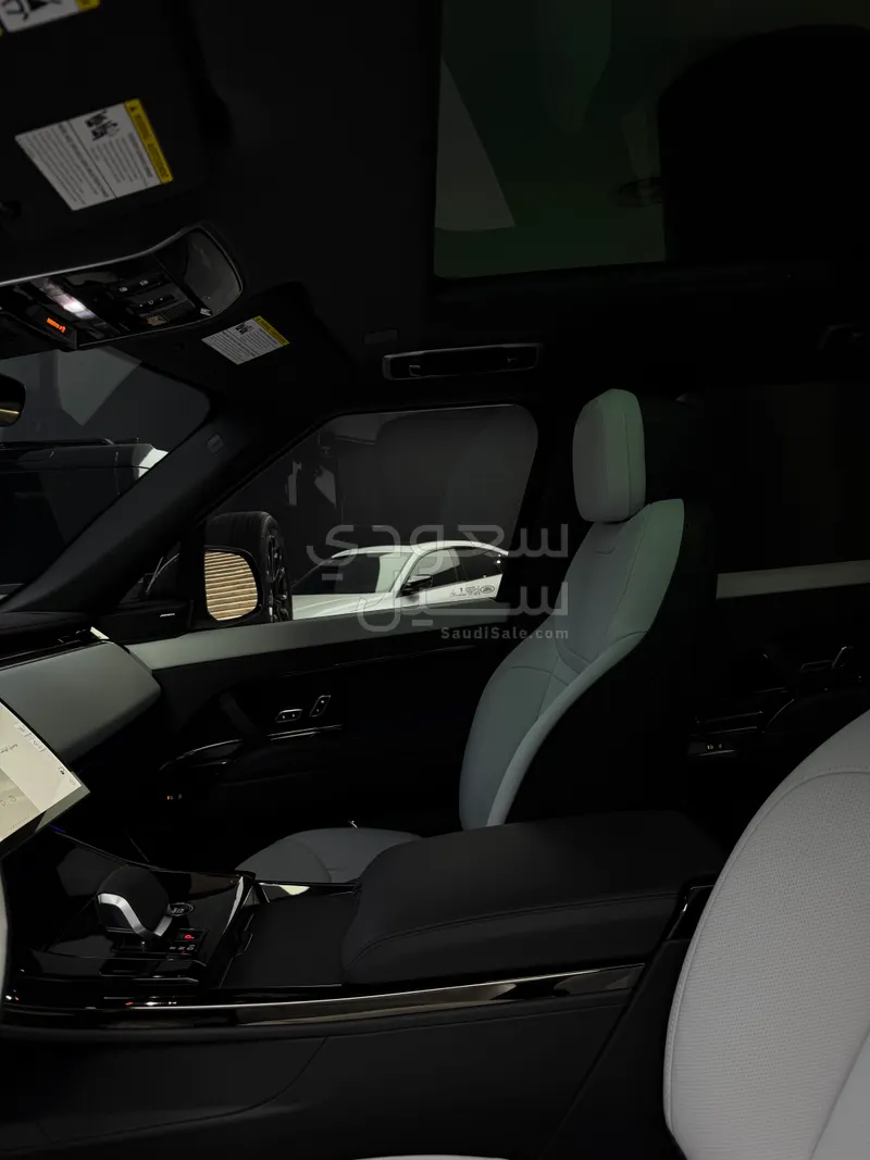 2025 لاند روفر رينج روفر سبورت اتش اس اي