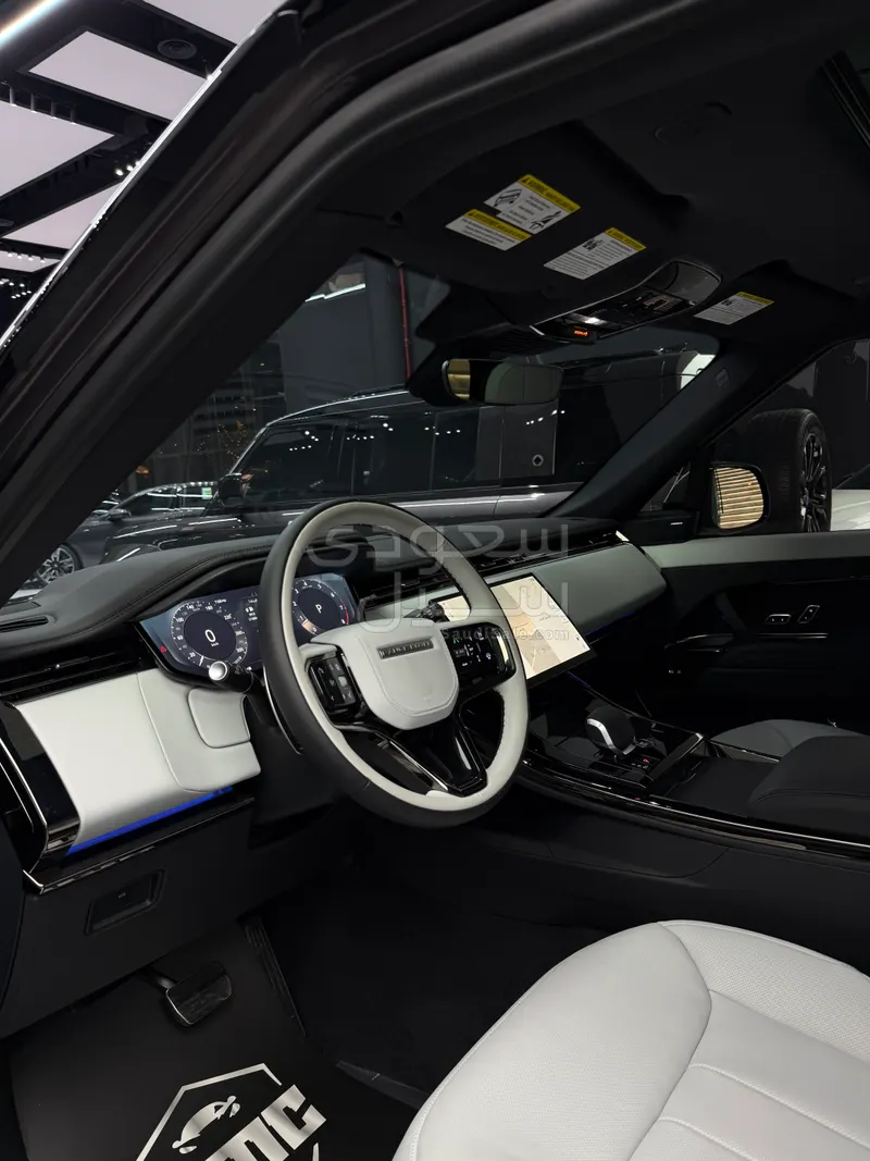 2025 لاند روفر رينج روفر سبورت اتش اس اي