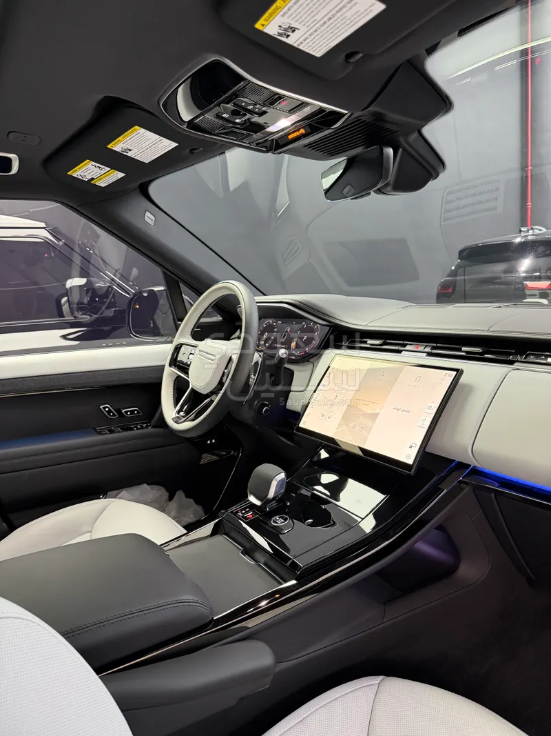 2025 لاند روفر رينج روفر سبورت اتش اس اي