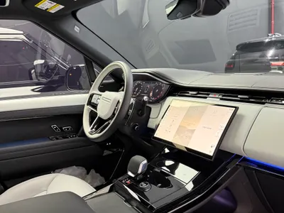 2025 لاند روفر رينج روفر سبورت اتش اس اي