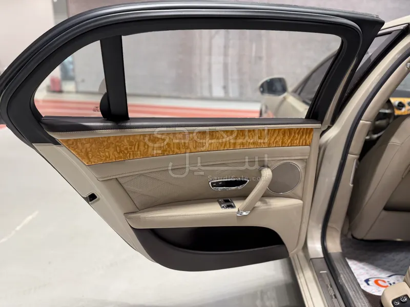 2014 بنتلي كونتيننتل فلاينج سبير