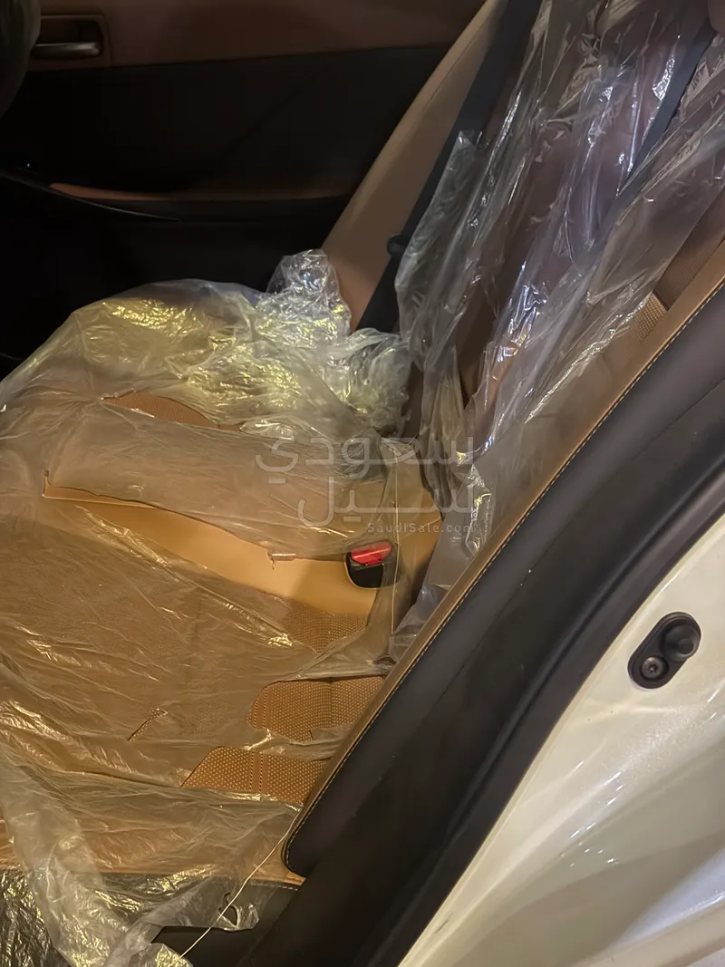 2021 لكزس آي إس 350