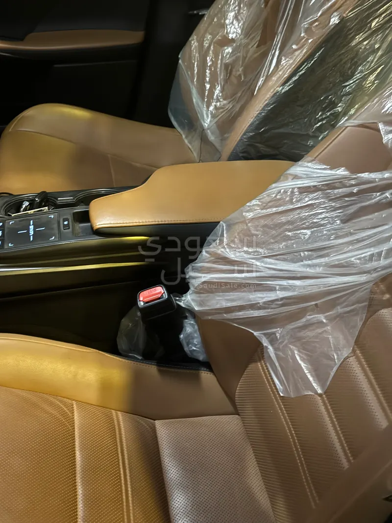 2021 لكزس آي إس 350