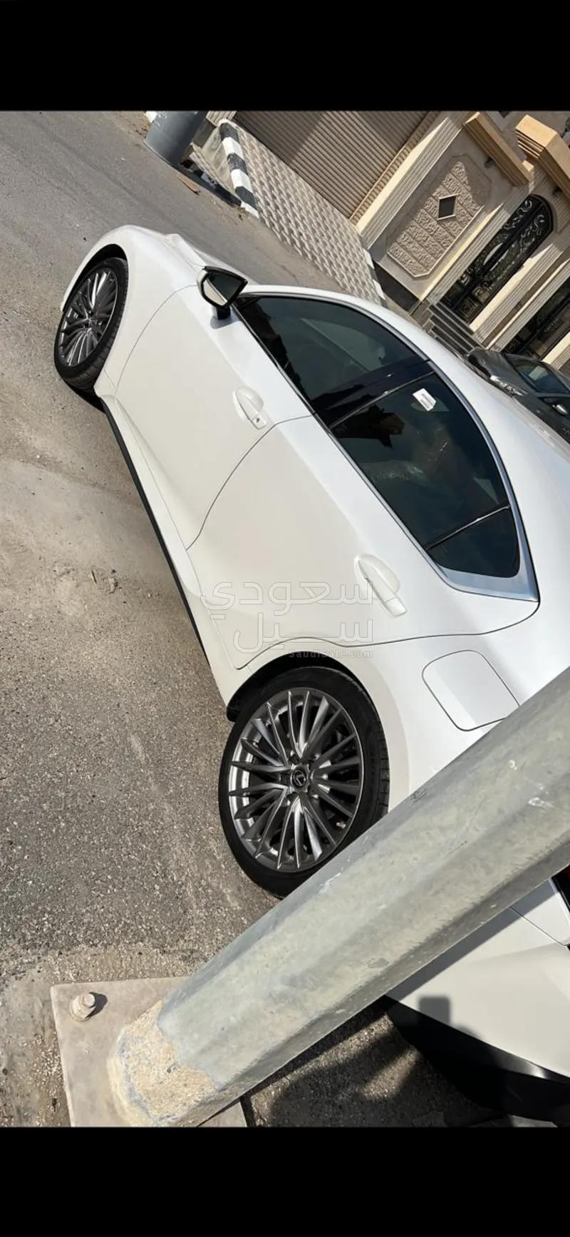 2021 لكزس آي إس 350