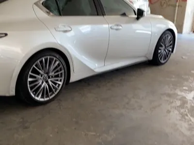 2021 لكزس آي إس 350