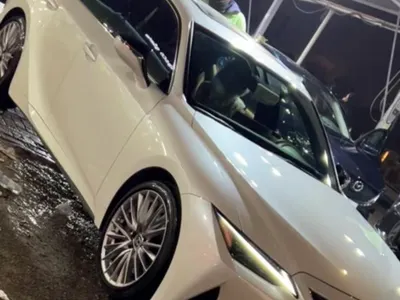 2021 لكزس آي إس 350