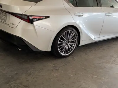 2021 لكزس آي إس 350