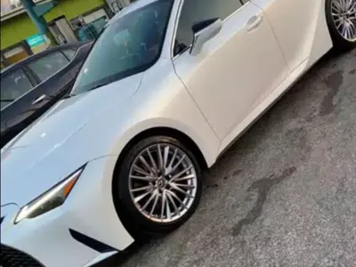 2021 لكزس آي إس 350