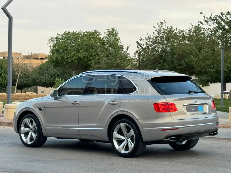 2017 بنتلي بنتايجا الاصدار الاول