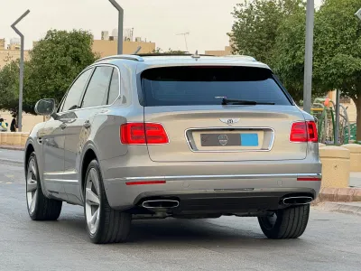 2017 بنتلي بنتايجا الاصدار الاول