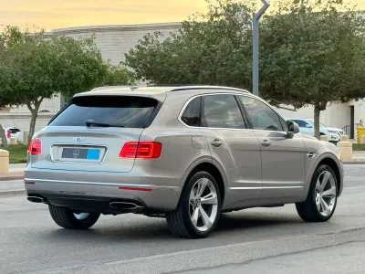 2017 بنتلي بنتايجا الاصدار الاول