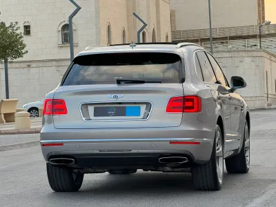 2017 بنتلي بنتايجا الاصدار الاول