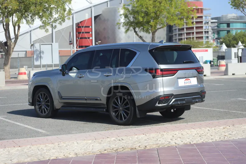 2023 لكزس إل إكس 600 إف