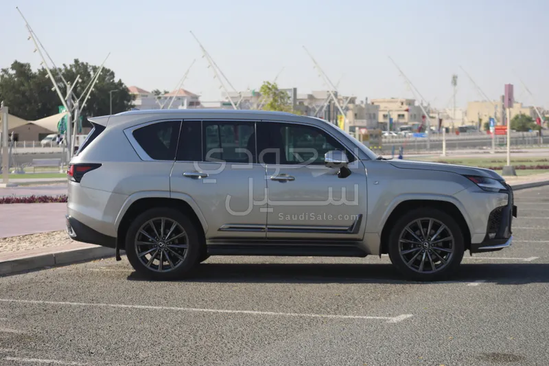 2023 لكزس إل إكس 600 إف