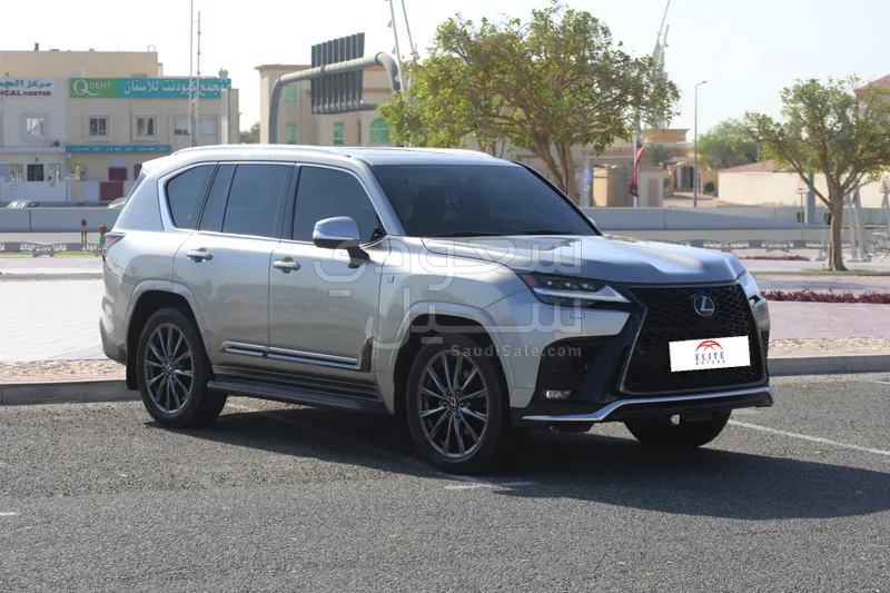 2023 لكزس إل إكس 600 إف