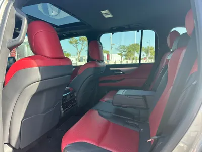 2023 لكزس إل إكس 600 إف