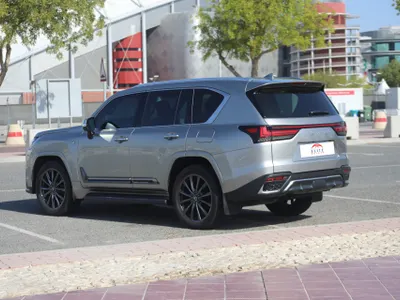 2023 لكزس إل إكس 600 إف