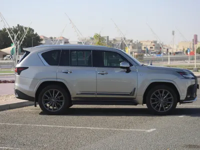 2023 لكزس إل إكس 600 إف