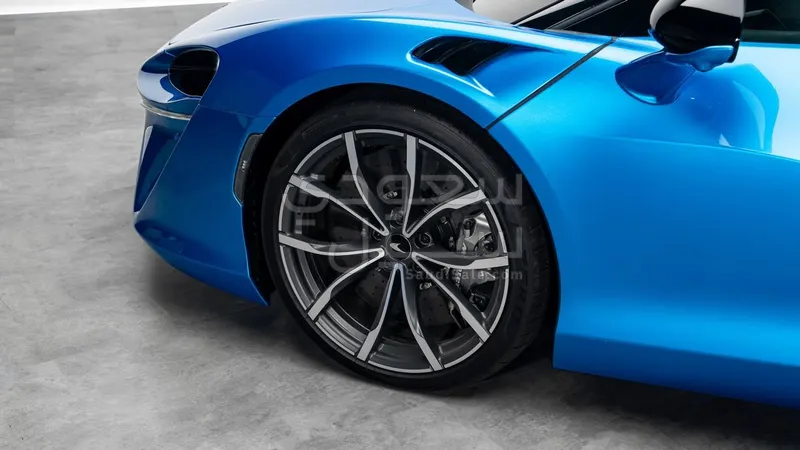 2023 مكلارين ارتورا