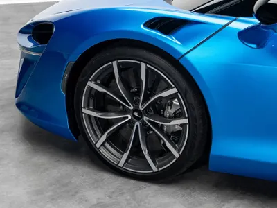 2023 مكلارين ارتورا