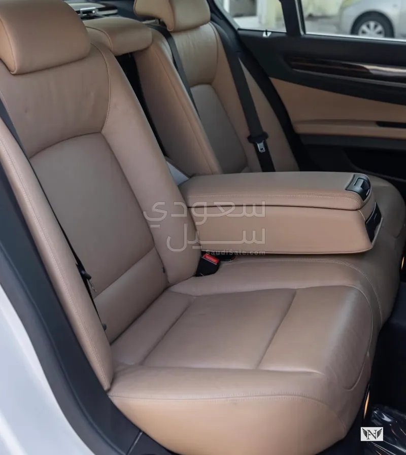 2015 بي ام دبليو الفئة السابعة 730 إل أي