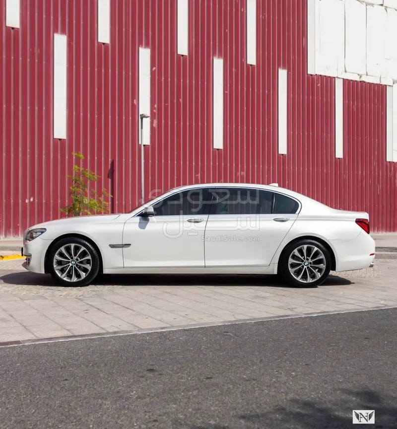 2015 بي ام دبليو الفئة السابعة 730 إل أي