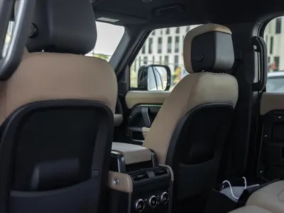 2026 لاند روفر ديفيندر اتش اس اي