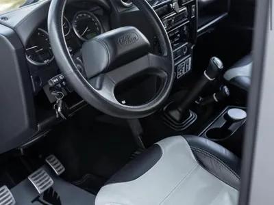 2016 لاند روفر ديفيندر 90