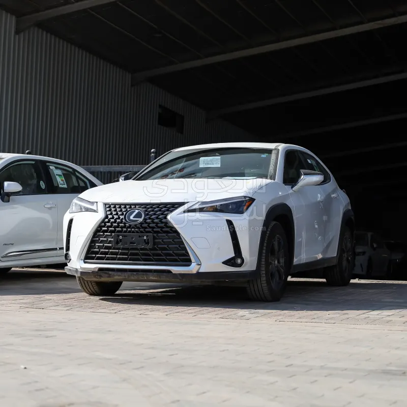 2024 لكزس يو إكس اتش300