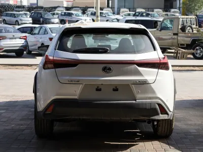 2024 لكزس يو إكس اتش300