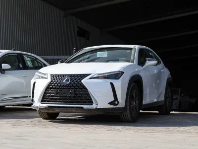 2024 لكزس يو إكس اتش300