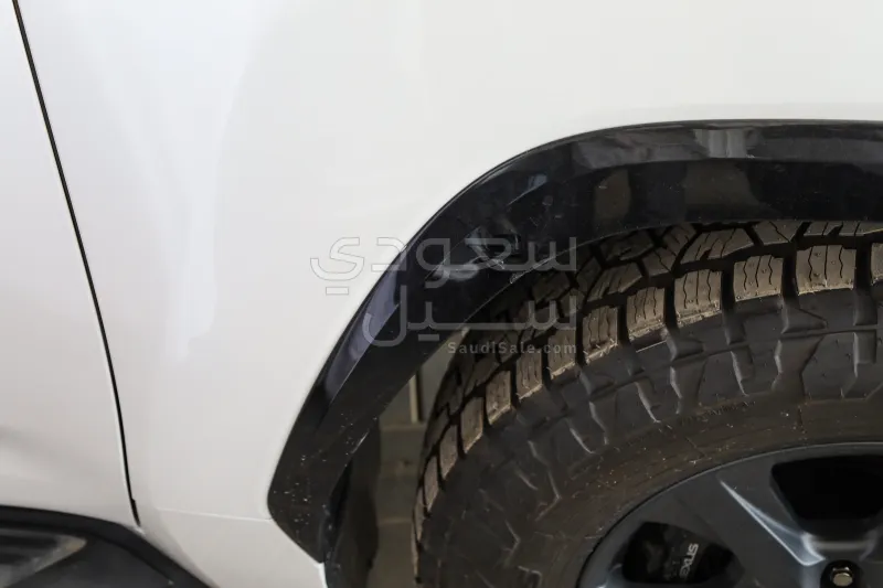 2025 لكزس إل إكس 600