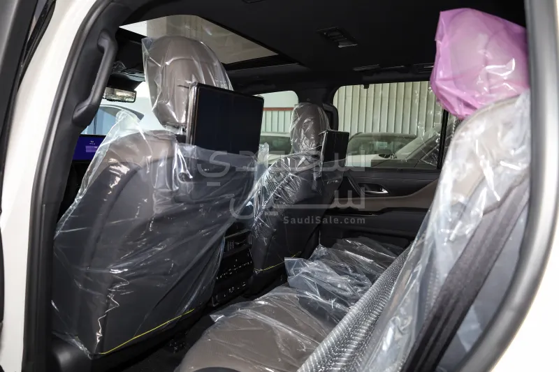 2025 لكزس إل إكس 600