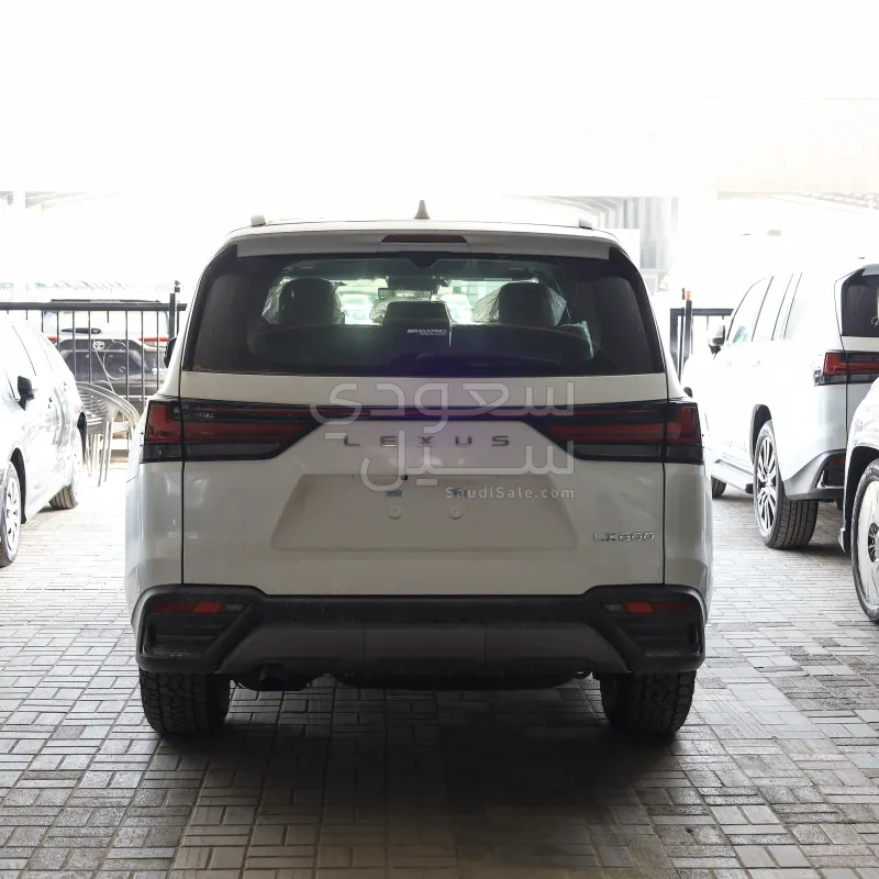 2025 لكزس إل إكس 600