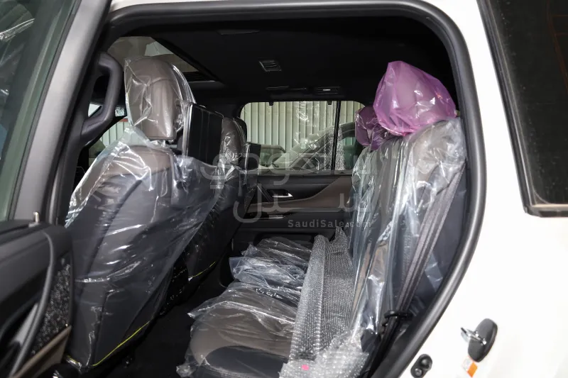 2025 لكزس إل إكس 600