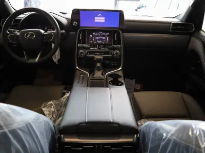 2025 لكزس إل إكس 600