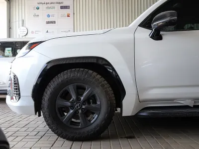 2025 لكزس إل إكس 600