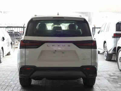 2025 لكزس إل إكس 600