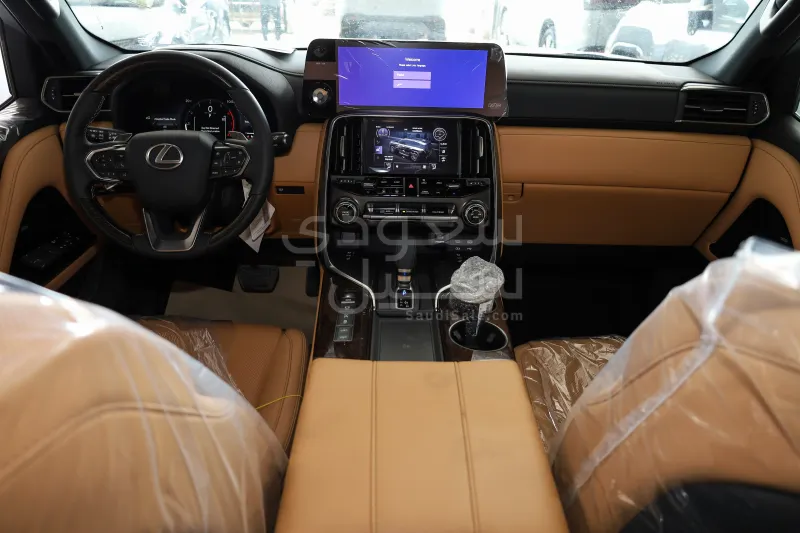 2025 لكزس إل إكس 700 اتش