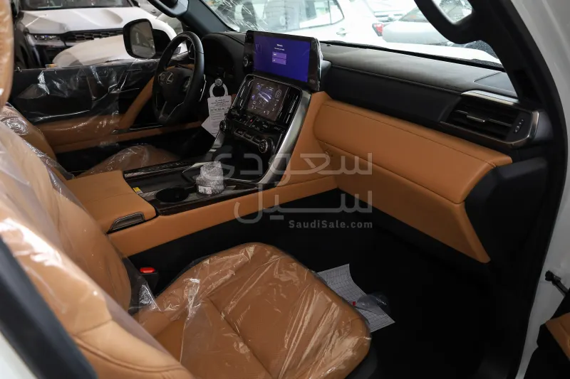 2025 لكزس إل إكس 700 اتش