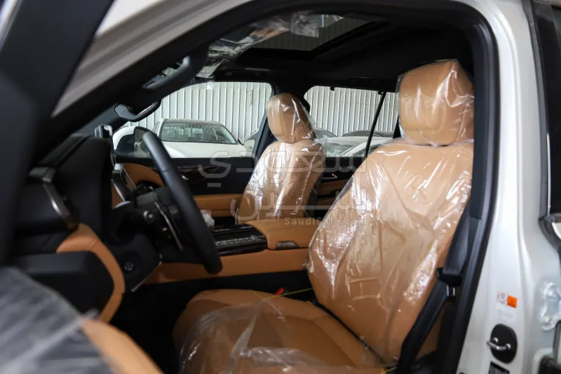 2025 لكزس إل إكس 700 اتش