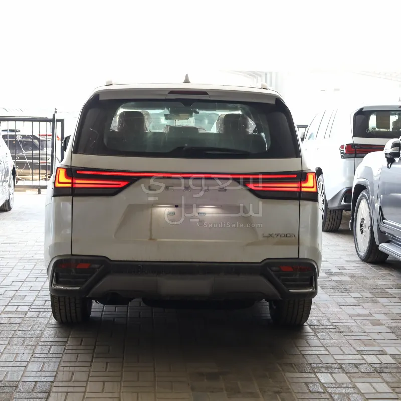 2025 لكزس إل إكس 700 اتش