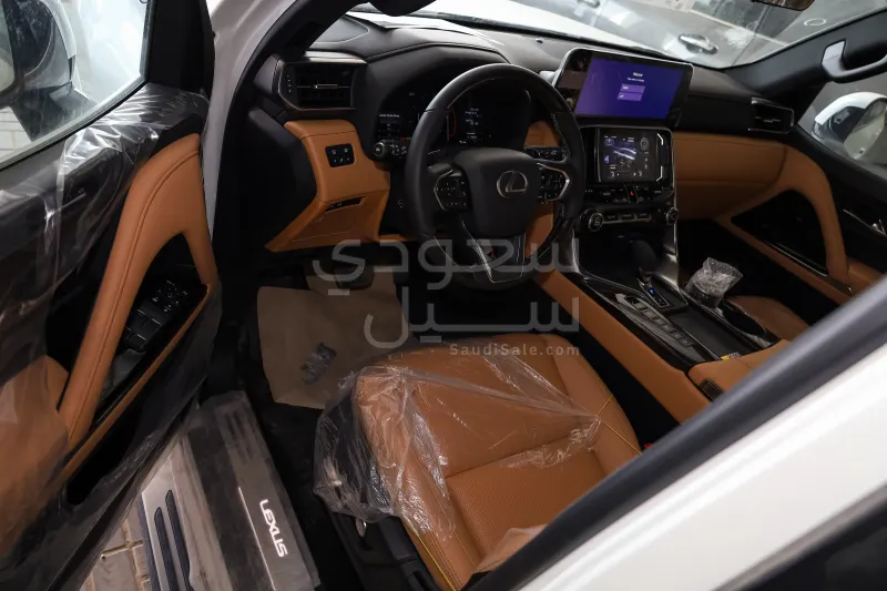 2025 لكزس إل إكس 700 اتش