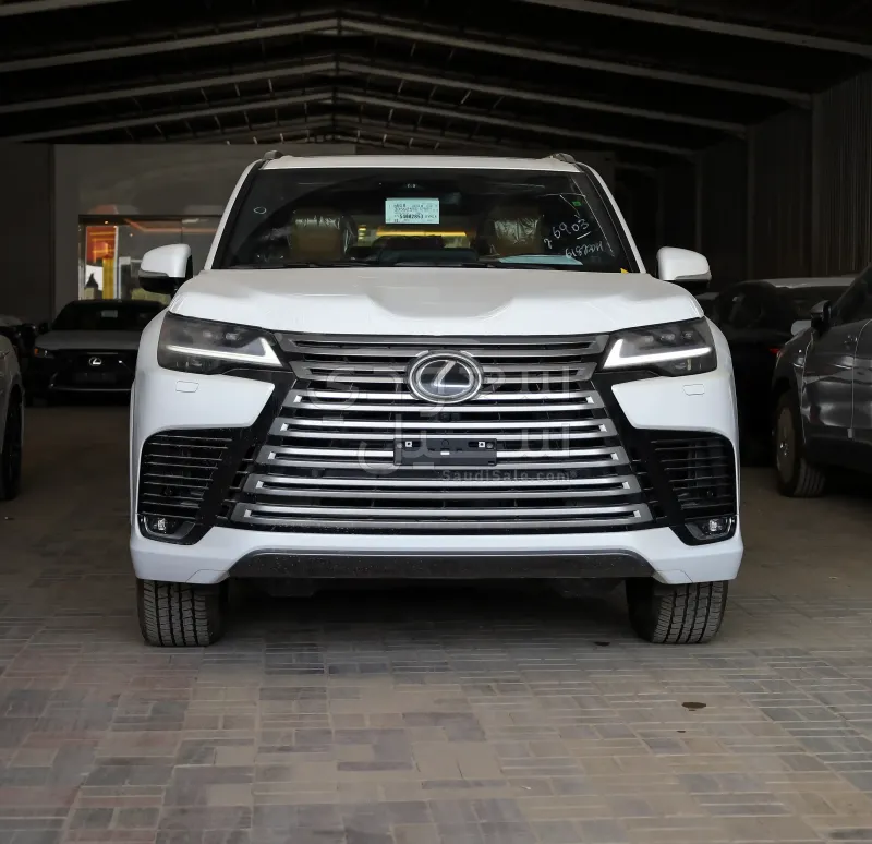 2025 لكزس إل إكس 700 اتش