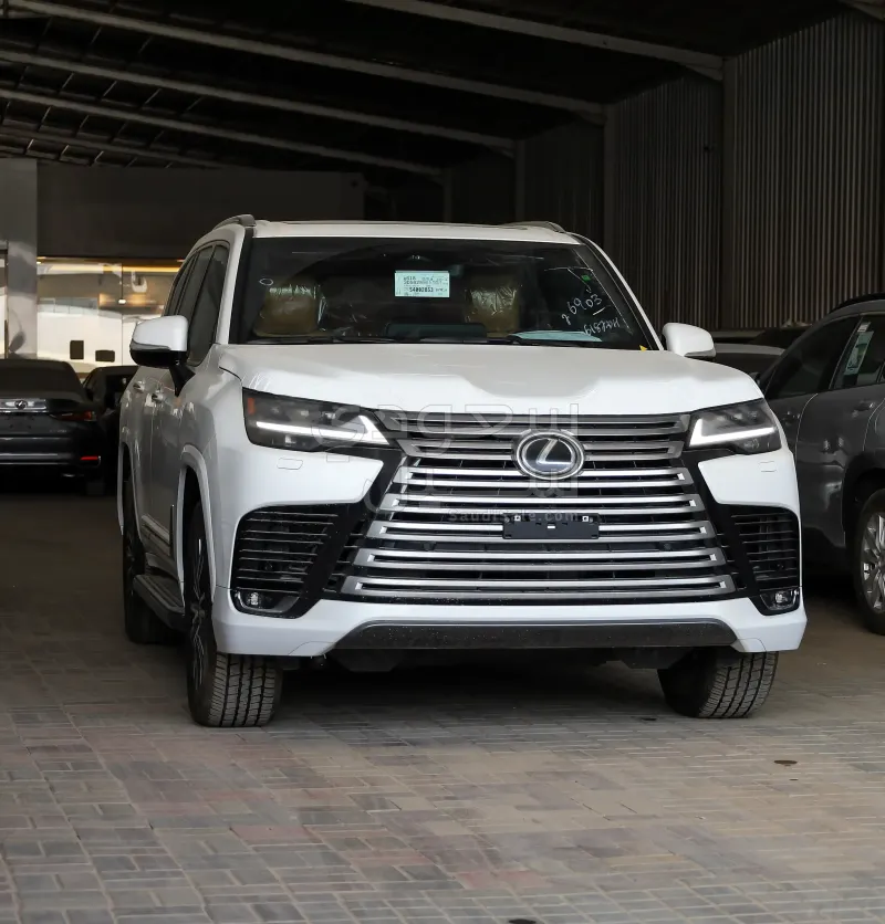 2025 لكزس إل إكس 700 اتش