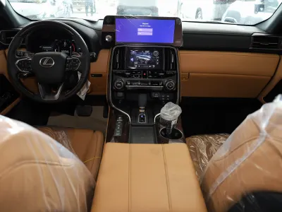 2025 لكزس إل إكس 700 اتش