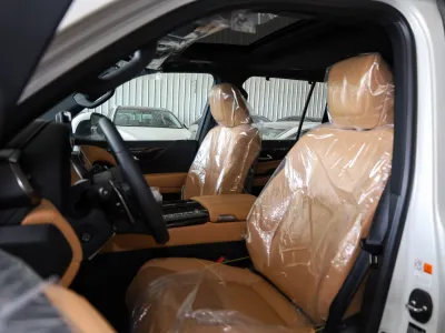 2025 لكزس إل إكس 700 اتش